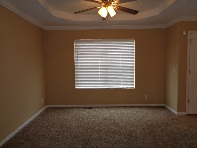 Building Photo - 2320 Hayward Ln