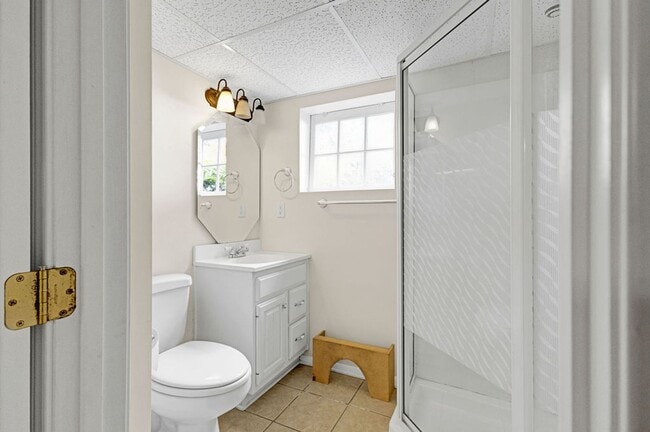Building Photo - 3BR Cottage with Large Backyard, Garage and a Basement!
