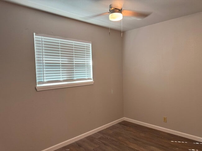 Building Photo - 226 Park Ln