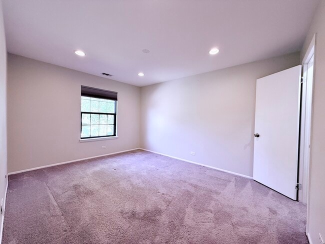 Building Photo - 70 Margate Ct
