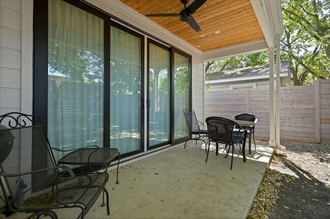 Building Photo - 5212 Huisache St
