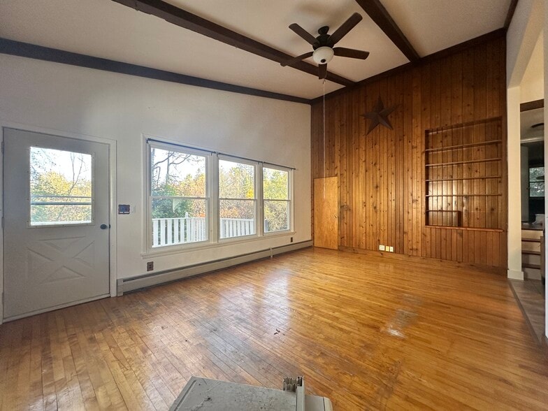 Living Room - 142 Bunker Hill Cir