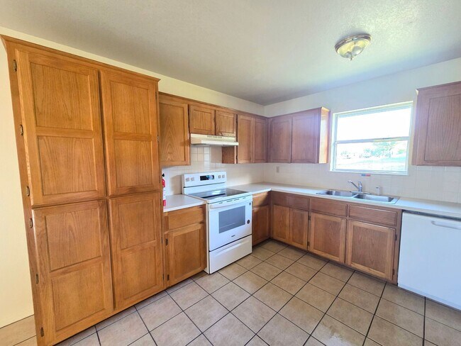 Building Photo - 3-Bed, 2-Bath Home for Rent in Kempner, TX
