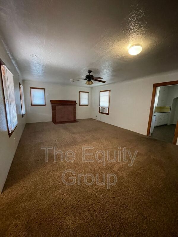 Building Photo - 939 Chinowth St