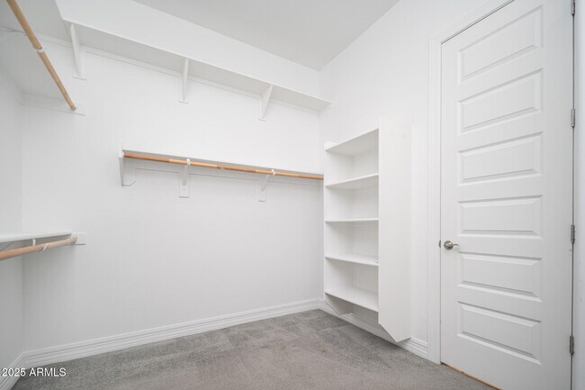Building Photo - 9752 W Rowel Rd