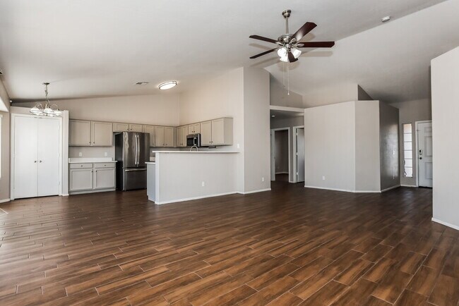 Building Photo - 523 N Bailey Cir