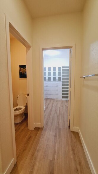 Building Photo - 404 El Paseo