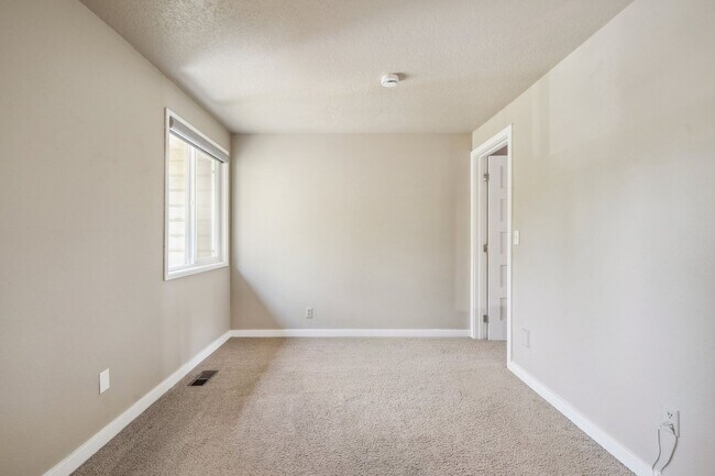 Building Photo - 4312 Botticelli