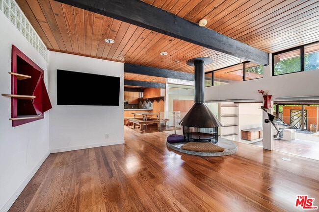 Building Photo - 22277 Buenaventura St