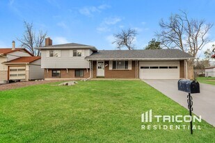 Building Photo - 1122 Drake Cir