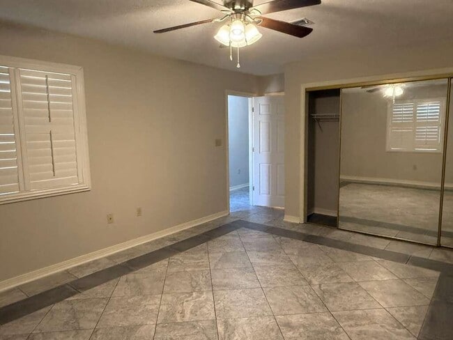 Building Photo - 806 Regatta Dr