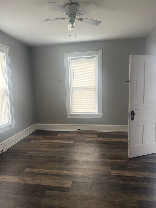 Building Photo - 500 N Mulberry St