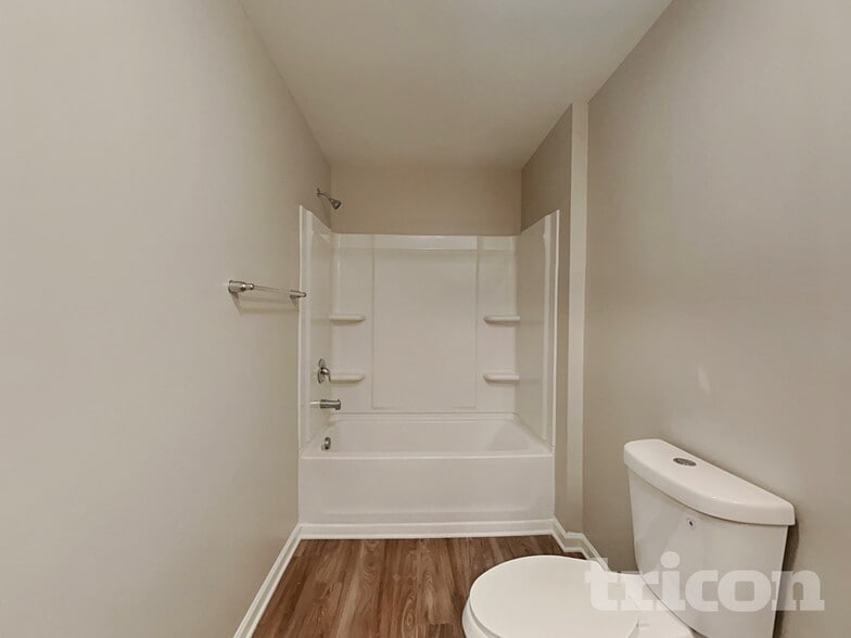Building Photo - 805 Alta Wy