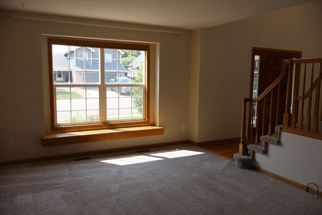 Building Photo - Live Large in Fort Collins – 5BR Home + $2...