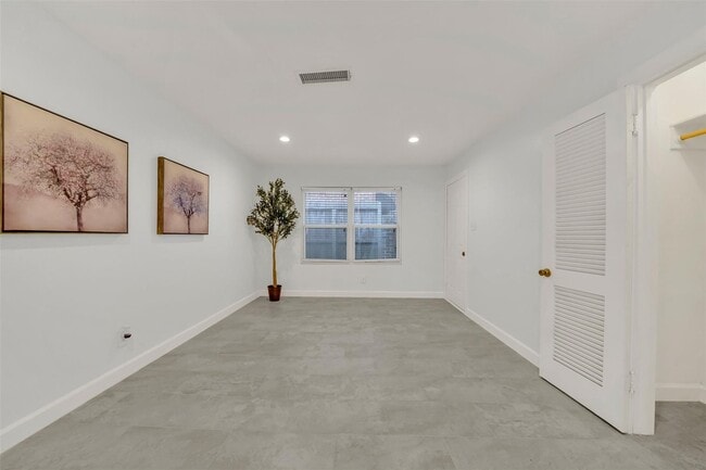 Building Photo - 2610 W Holcombe Blvd