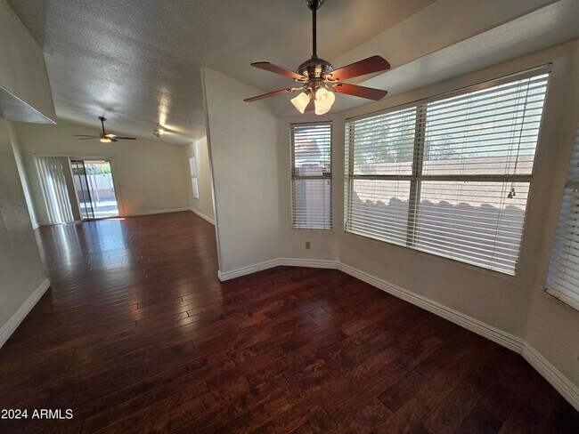 Building Photo - 913 W Sun Coast Dr