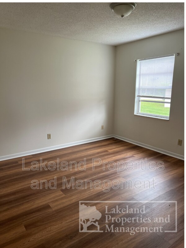 Building Photo - 5812 Charlton Dr