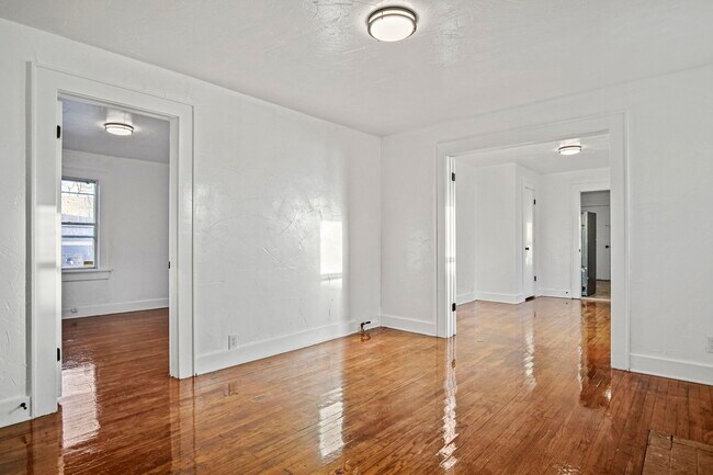 Building Photo - 1524 NE 8th St