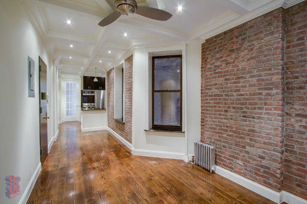 Building Photo - 72 W 108th St