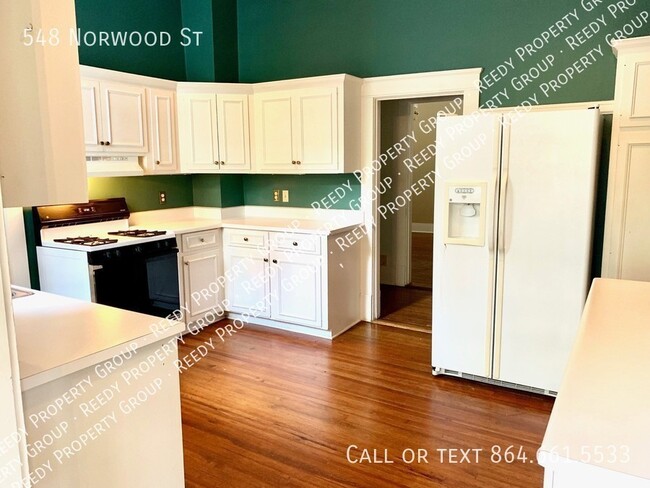 Building Photo - CONVERSE HEIGHTS! Premium location for thi...