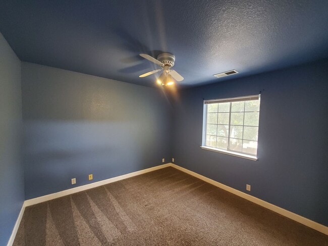 Building Photo - Introducing Your Dream Home:  A perfect blend of comfort and convenience!