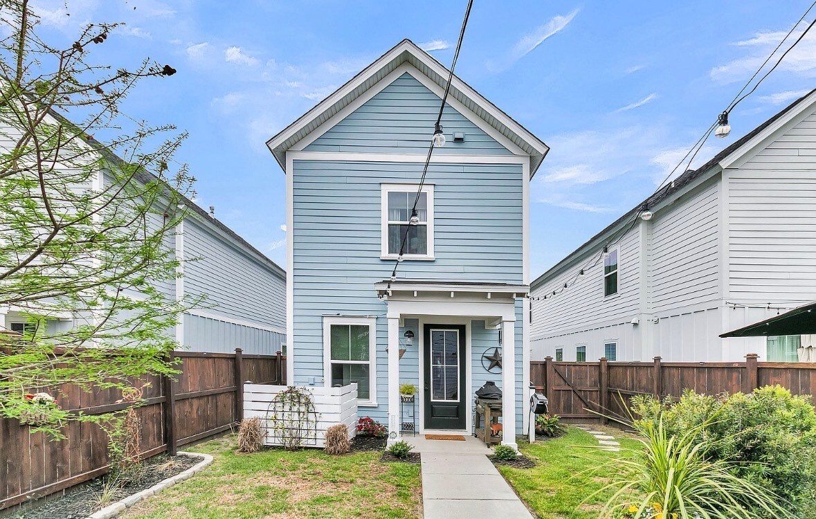 Building Photo - 267 Summers Dr