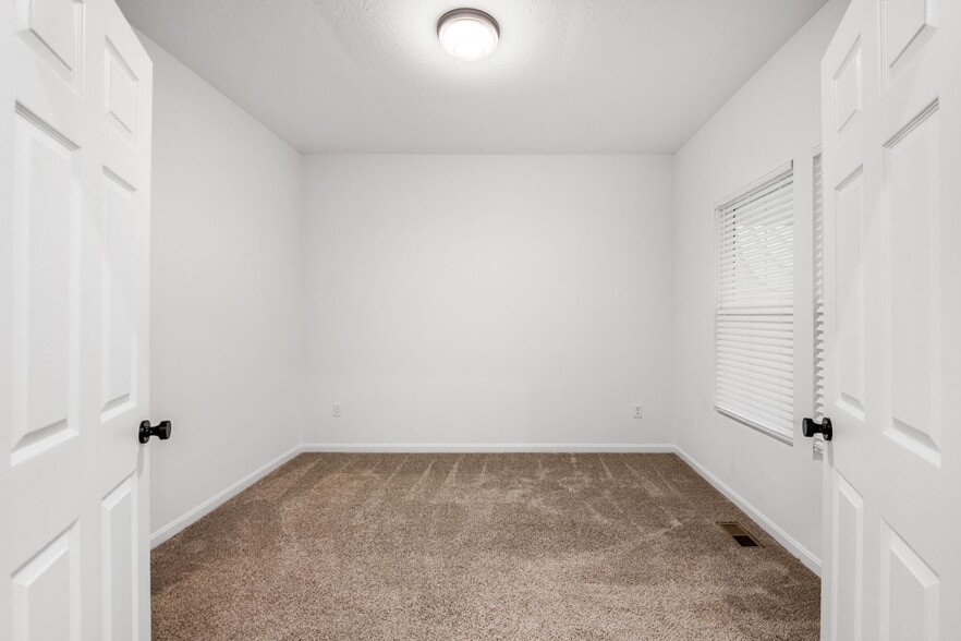 Building Photo - 1000 Honeycomb Ln