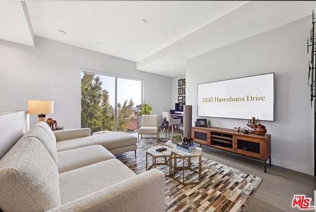 Building Photo - 1345 Havenhurst Dr
