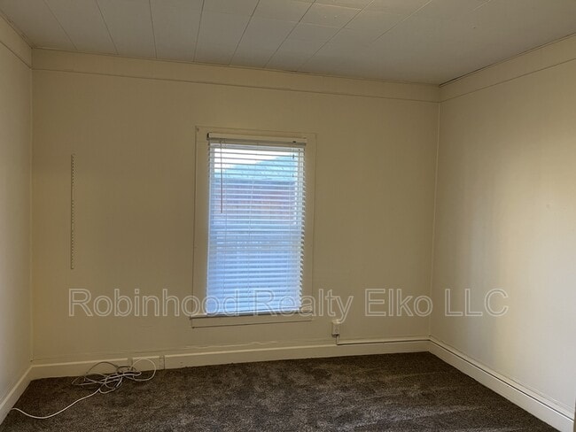 Building Photo - 533 8th St