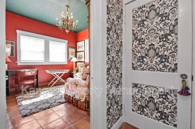 Building Photo - 194 Almeria Rd