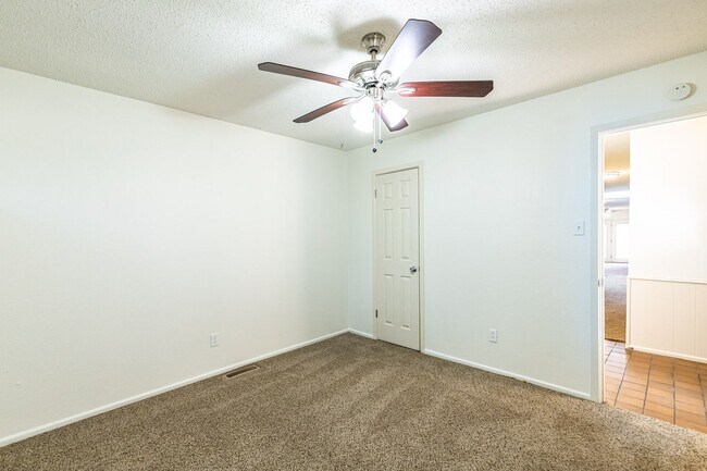 Building Photo - 1/2 Off 1st months rent