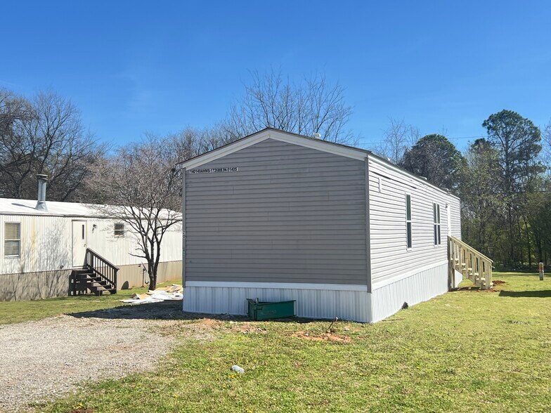 Building Photo - 2303 Highway 20
