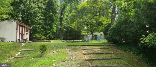 Building Photo - 209 Elm Ave