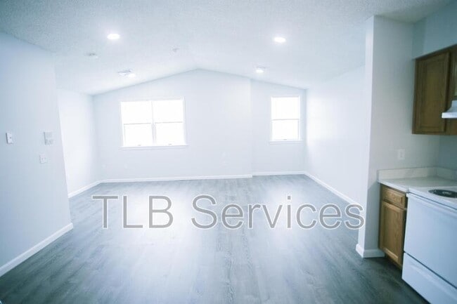 Building Photo - 159 Bellman St