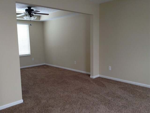 Building Photo - 943 Evergreen Park Ln