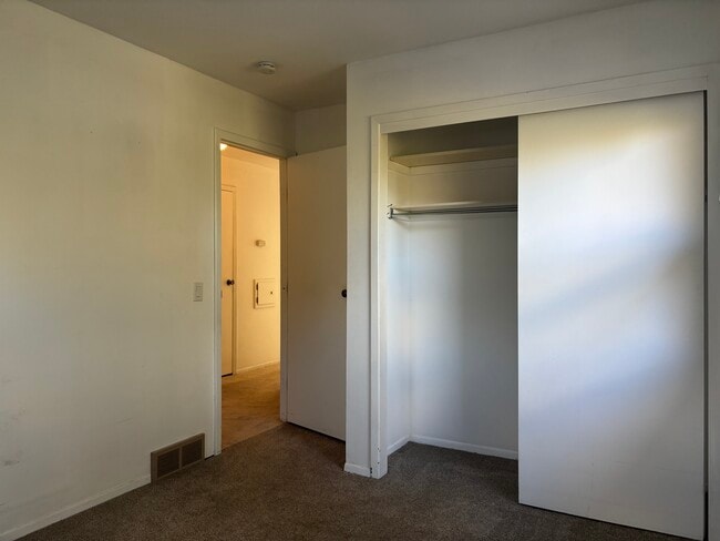 Building Photo - 6506 Putnam Rd