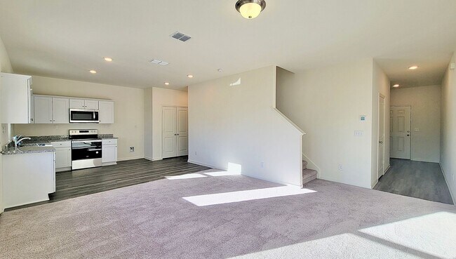 Building Photo - 14346 Elkhorn Crest