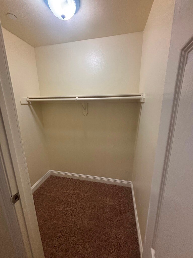 Building Photo - 1011 E 56th St