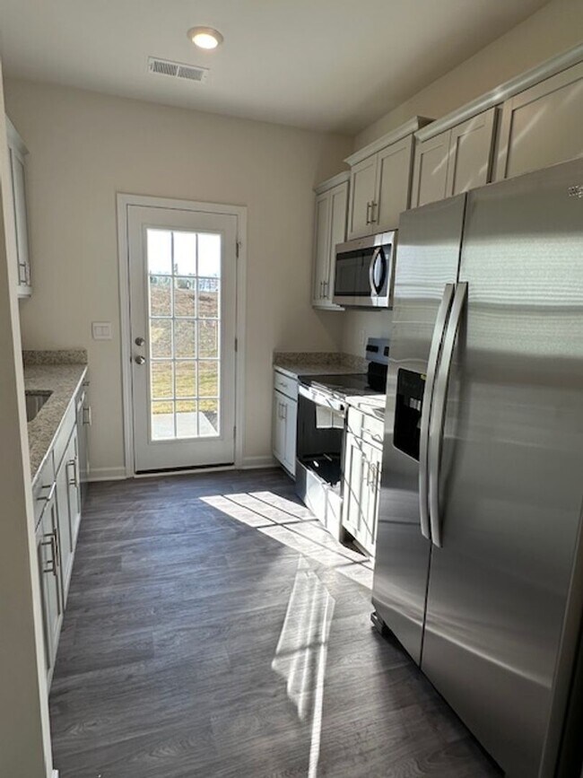 Building Photo - Graham