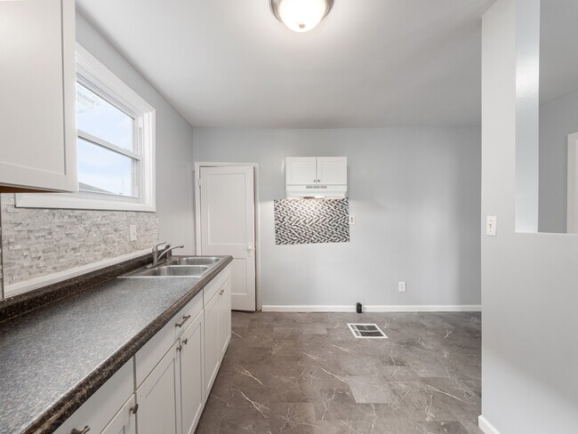 Kitchen - 1286 E 22nd Ave