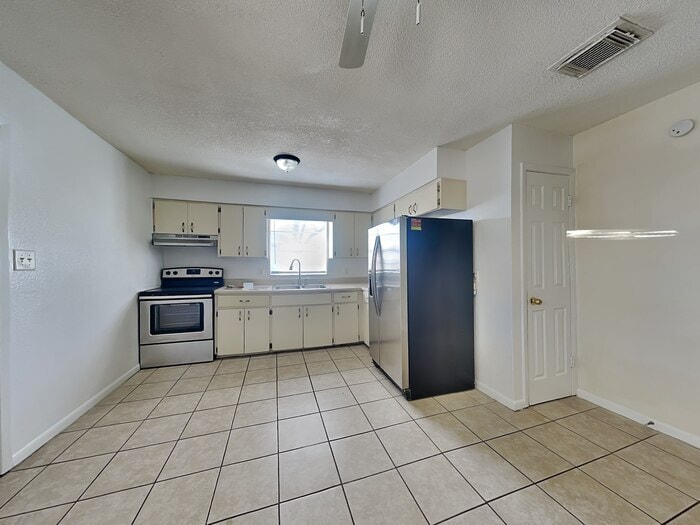 Building Photo - 2779 Frazier St