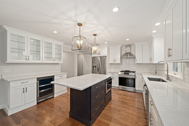 Building Photo - 15 Lakeview Ave