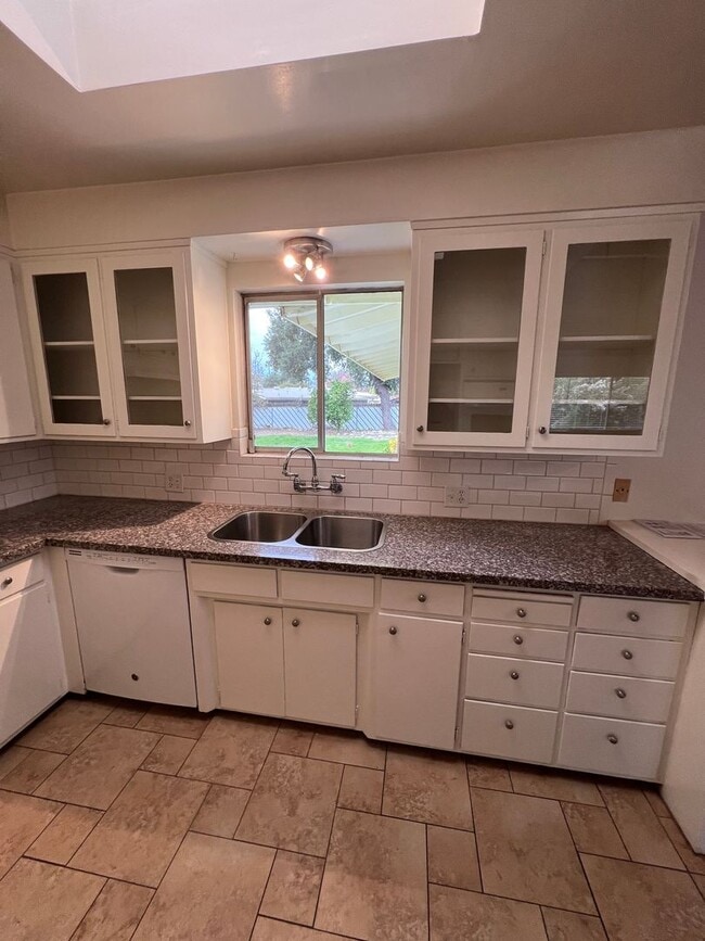 Building Photo - 217 Gridley Rd