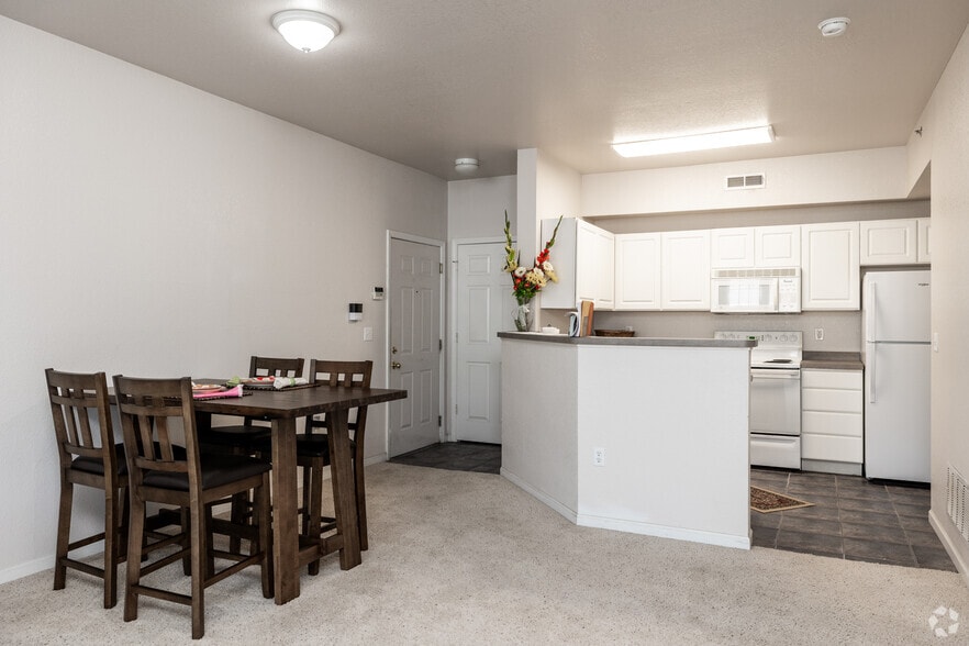 1BR, 1BA - 785SF - Dining Room - Canyon Court