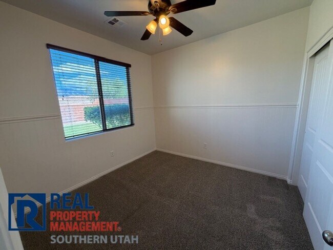 Building Photo - Beautiful Coral Canyon Home