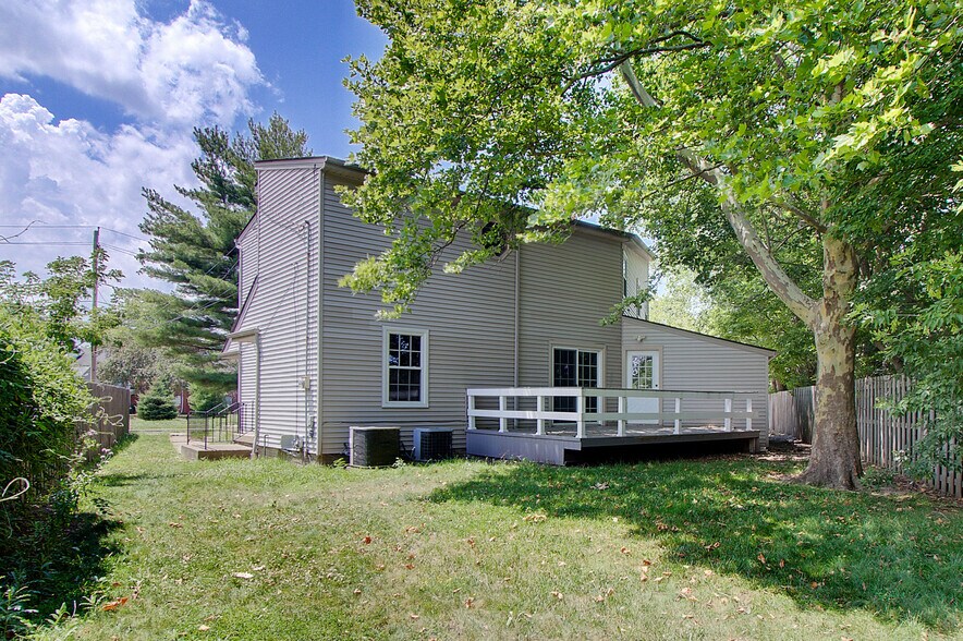Building Photo - 1655 Southbend Dr