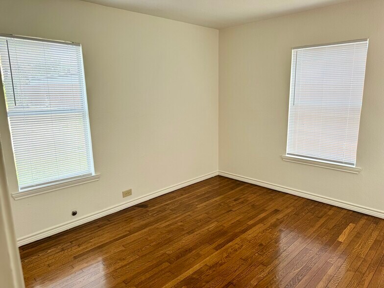 Building Photo - 513 Eleanor Ave