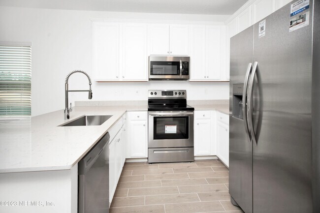 Building Photo - 348 Rosemont Dr