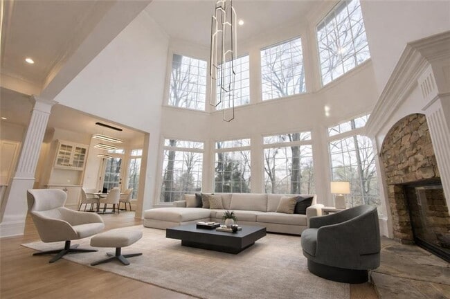 Building Photo - 1430 Hillcrest Heights