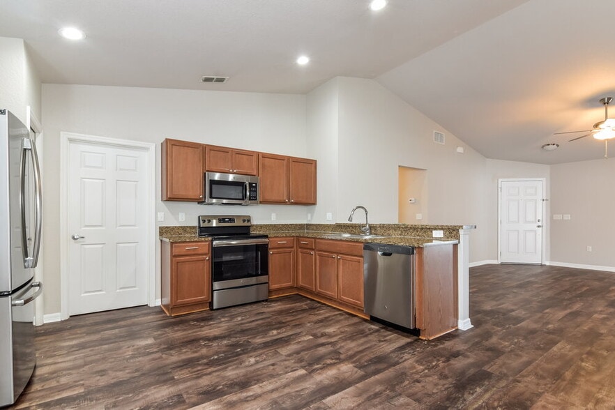 Building Photo - 34835 Redding Ln